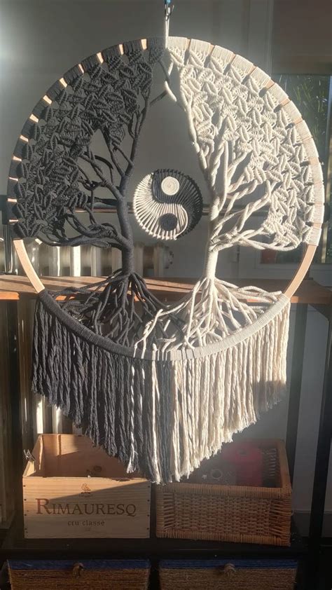 Arbre de vie noir et blanc en macramé yin et yang Modèles de macramé