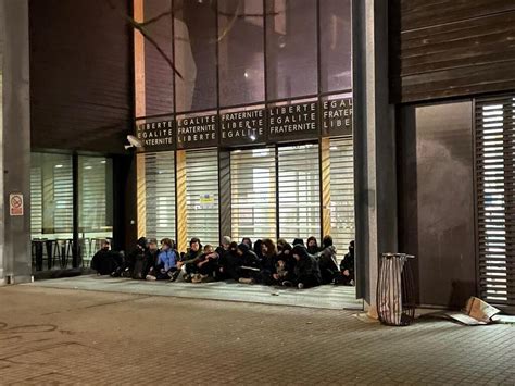 Contre la réforme des retraites un blocus est en cours devant le lycée