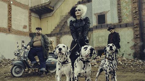 The First Trailer for '101 Dalmatians' Spinoff 'Cruella' Turns Emma ...