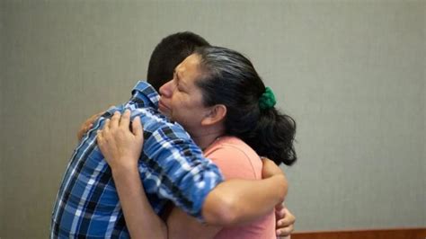 Mamá el conmovedor reencuentro entre una madre y su hijo luego de