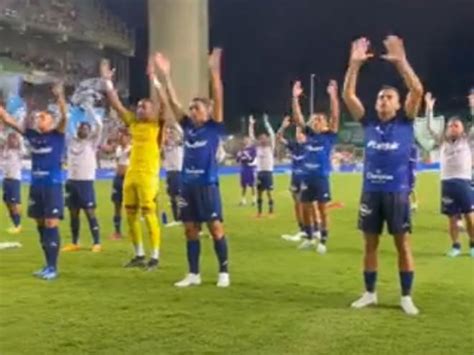 Cruzeiro vence o Grêmio e conquista sua primeira vitória no Brasileirão