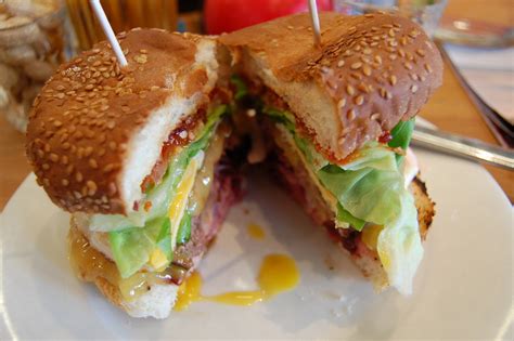 nizal: Kiwi Burger (by Timefortea3)