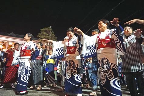 新元号 徹夜で祝う郡上おどり 写真速報③ 踊り会場編 団塊のブログ こだわりの「物」がたり