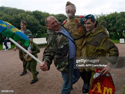 282 Russian Paratroopers Celebrate Paratroopers Day Stock Photos, High ...