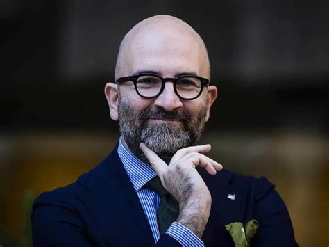BIOGRAFIA DEL AUTOR DONATO CARRISI Y SUS LIBROS