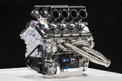 Volvo reveals V8 Supercar engine - Photos (1 of 6) 