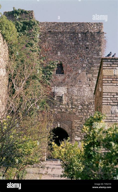 Arco Del Cristo En La Alcazaba De M Laga Fortificacion Palaciega De