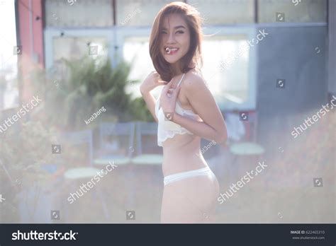 Sexy Beautiful Asian Woman White Lingerie 스톡 사진 622465310 Shutterstock