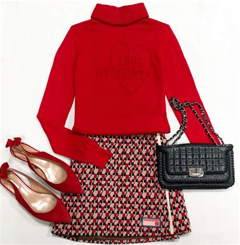 Юбка Prada размер 42 цена 15 385 руб Кофта Moschino размер 42 цена 7 ...