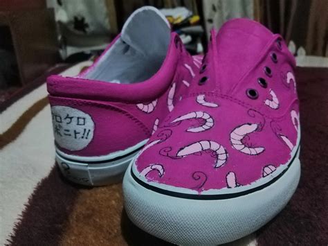 How many shoes do you have to paint? | Scrolller