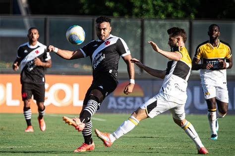 Vasco x Vitória onde assistir escalações desfalques e arbitragem