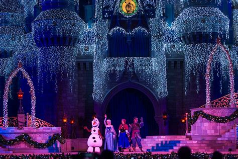 ‘A Frozen Holiday Wish’ Live Stream Begins Disney Side Video Series ...