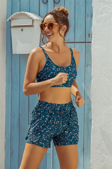 Haut De Bikini Sportif Col Carr Et Bretelles R Glables Fleurs Et Short Gar On Taille Haute