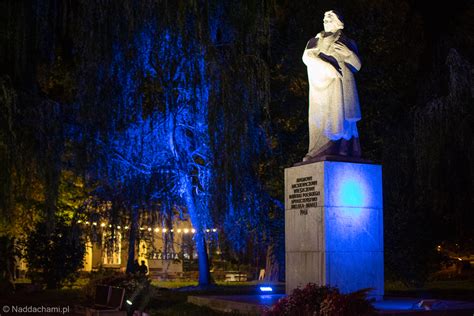 Miasto Wiat A Pokaz Iluminacji Nad Dachami