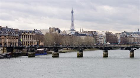 Learn everything about the history of Pont des Arts in Paris - Sainte ...