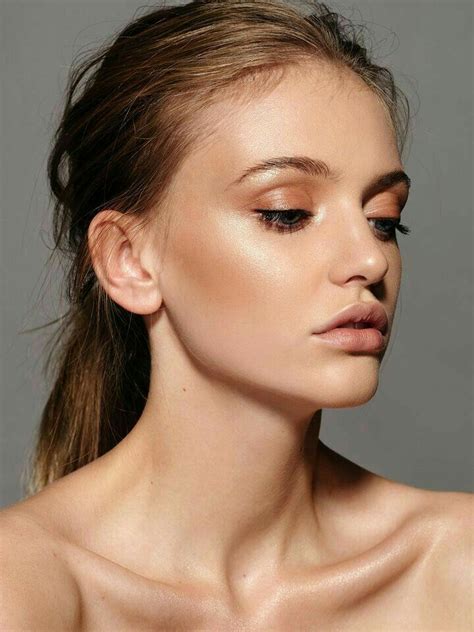 P N Ere Carol Ne Nn G Peachy Makeup Look Dewy Makeup Look Nude