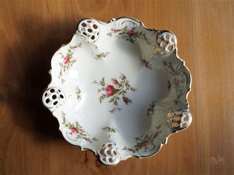 Gebäckschale durchbrochenes Porzellan, altweiß mit Goldrand und Rosen ...