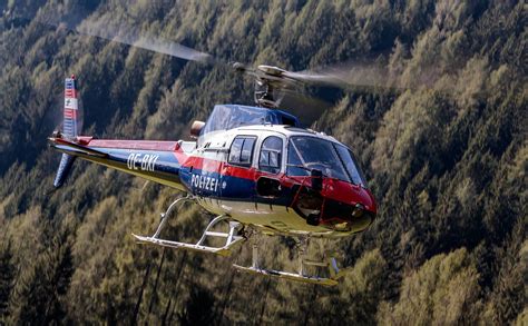 T Dlicher Verkehrsunfall In Vorarlberg Lkw Kracht Mit Zwei Autos