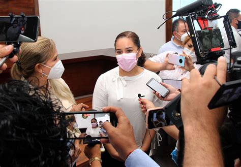 Toma Protesta Adriana Cazales Como Directora General Del Dif Solidaridad