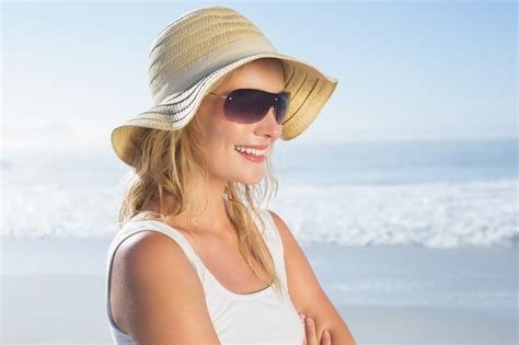 Premium Photo Gorgeous Happy Blonde Posing At The Beach
