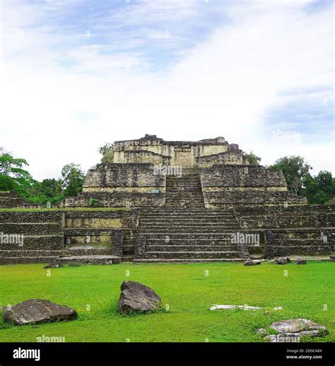 Mayan ruins in Caracol Belize Stock Photo - Alamy