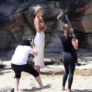 Natasha Oakley Topless Australian Model Showed Her Curves In A Bikini Scandal Planet