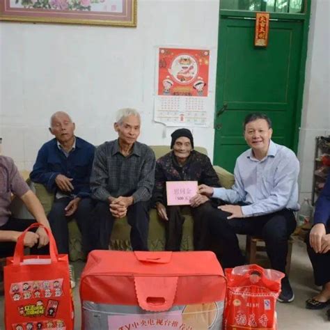 九九重阳节，浓浓敬老情——韦炳先到石龙镇慰问百岁老人钟燕燕