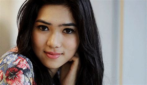 Daftar Album Lagu Dan Film Isyana Sarasvati Naviri Magazine