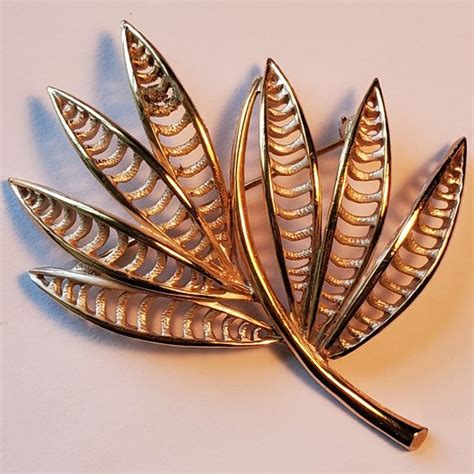 Marvella Jewelry 35 Vintage Marvella Large 2 1516 Gold Tone Leaves