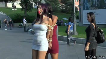 Atados esclavos amordazados humillados en público XVIDEOS