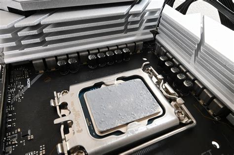 Core I7 13700kを空冷cpuクーラーでテストする Roatech