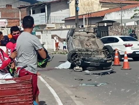 Motorista Morre Ap S Perder Controle Da Dire O Bater Em Mureta E