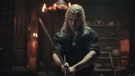 Netflix Serie Mit Henry Cavill The Witcher Hauptdarsteller F Hlt