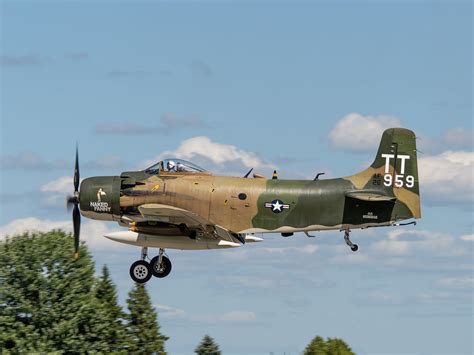 Douglas Ad N Skyraider Buno Nx Ad Flying As U Flickr