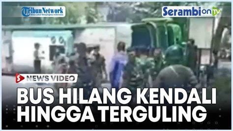 VIDEO Melaju Dengan Kecepatan Tinggi Bus Hilang Kendali Dan Tabrak 2