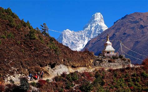 AMA DABLAM BASE CAMP TREK High End Teahouse Trek 14 DAYS MODERATE