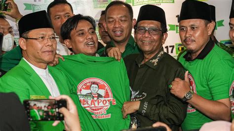 Mahfud Blak Blakan Perangi Mafia Hukum Relawan Laskar Mera Pote