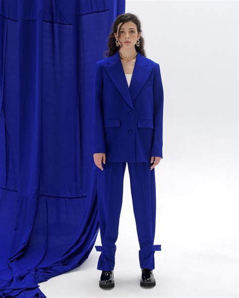 Loạt hot item đang được hội gái xinh sành mặc Vbiz thi nhau diện hóa ra toàn món dễ sắm lại có