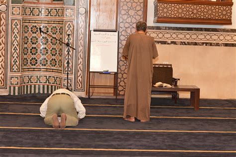 Muslim Berdoa Di Dalam Masjid Atau Masjid Shalat Sunnah Sebelum Shalat