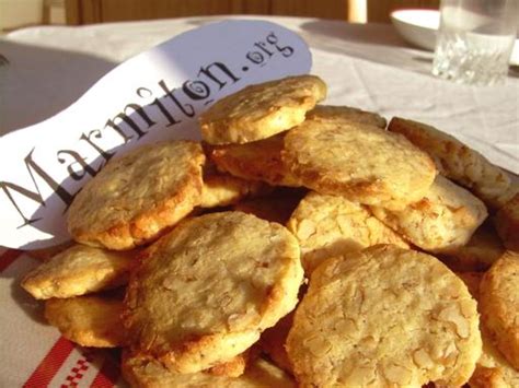 Petits biscuits aux noix pour le thé Recette de Petits biscuits aux