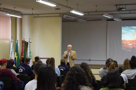 Professor Da Ufsm Visita Campus De Frederico Westphalen Para Discutir