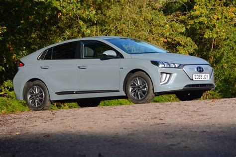 Hyundai Ioniq Electric Premium Se Review Greencarguide