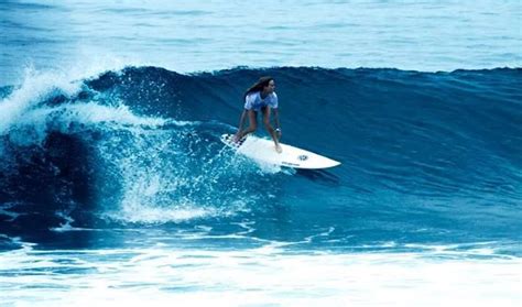 Pin By Cq Qc On Cq Waves Boards Chicks Surfing Surf Girls