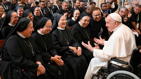 Papa Francesco Invita Le Congregazioni Religiose A Non Scartare I