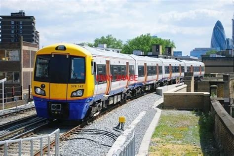 PHOTO CLASS 378 Electrostar 4-Car Emu No 378 147 Approaching Hoxton On ...