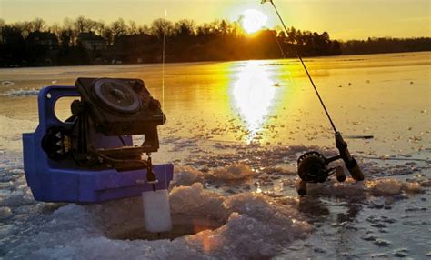 Best Ice Fishing Fish Finder { Reviews & Buying Guide } 2020