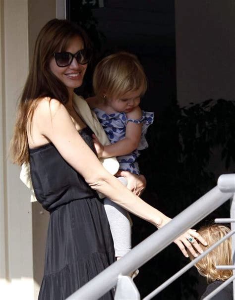 Photo Angelina Jolie Et Sa Fille Vivienne En Juillet 2010 Purepeople