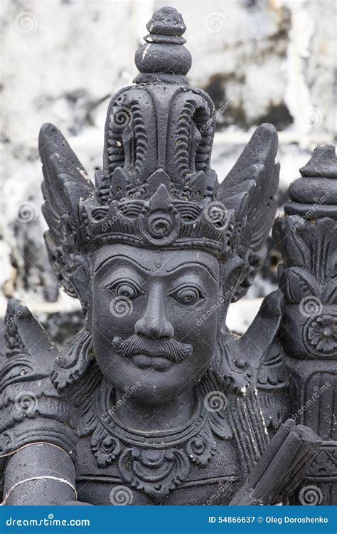 Escultura De Piedra Tradicional En El Templo En Ubud Bali Indonesia