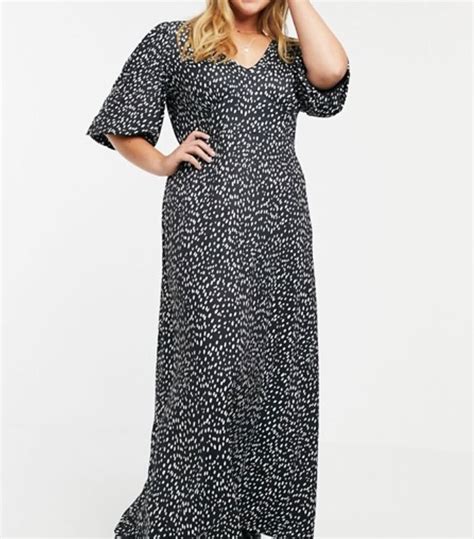 4 Must-Know Insider Tricks on Shopping ASOS Curve | Who What Wear