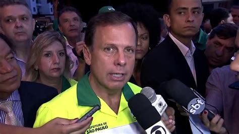 SPTV João Doria se veste de gari e inicia mandato em São Paulo YouTube